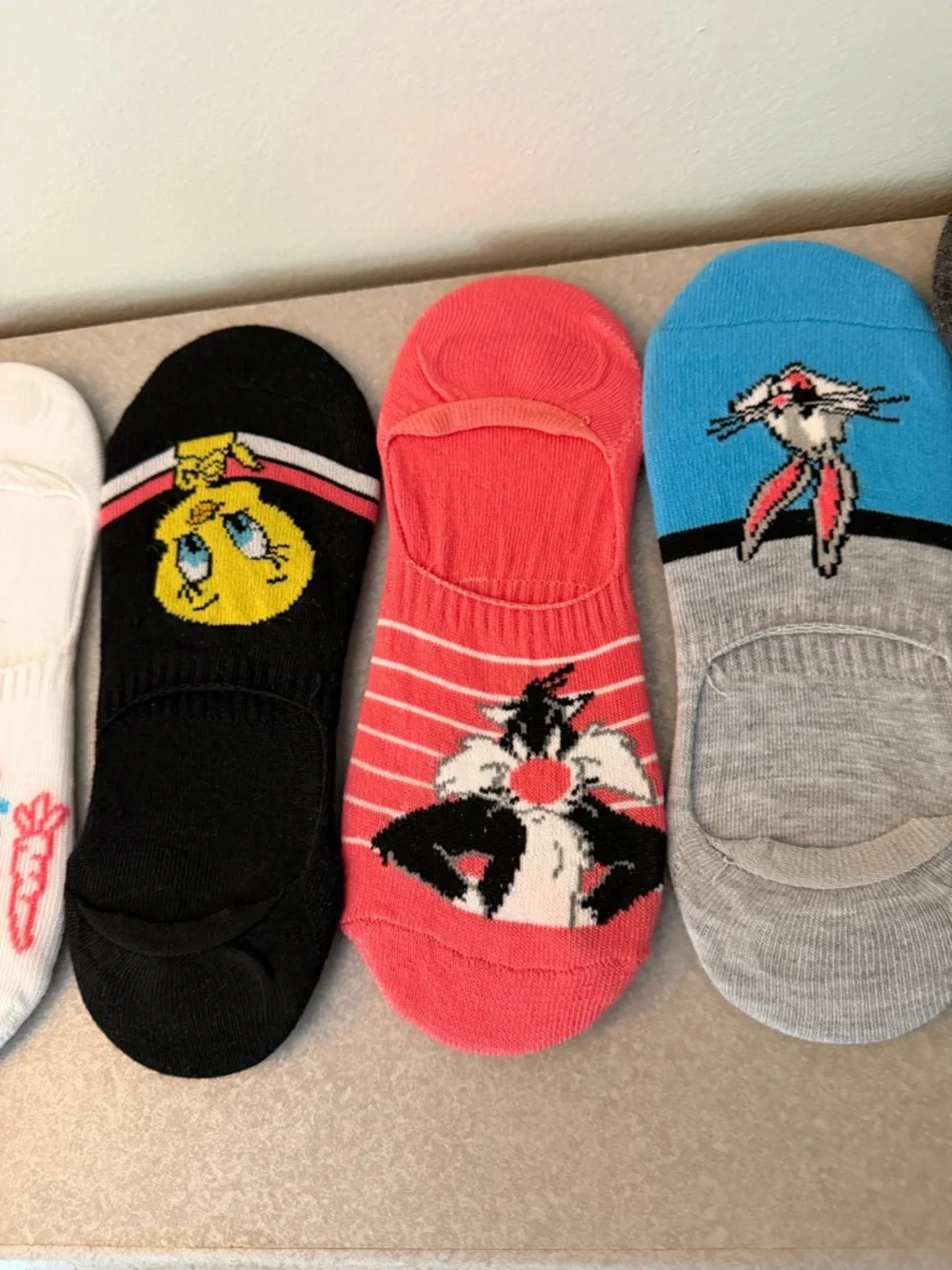 9-pairs Looney Tunes No-Show Socks Tweety, Bugs & Friends - Multi Color FUN